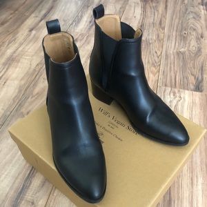 Wills Vegan black pointed Chelsea boot